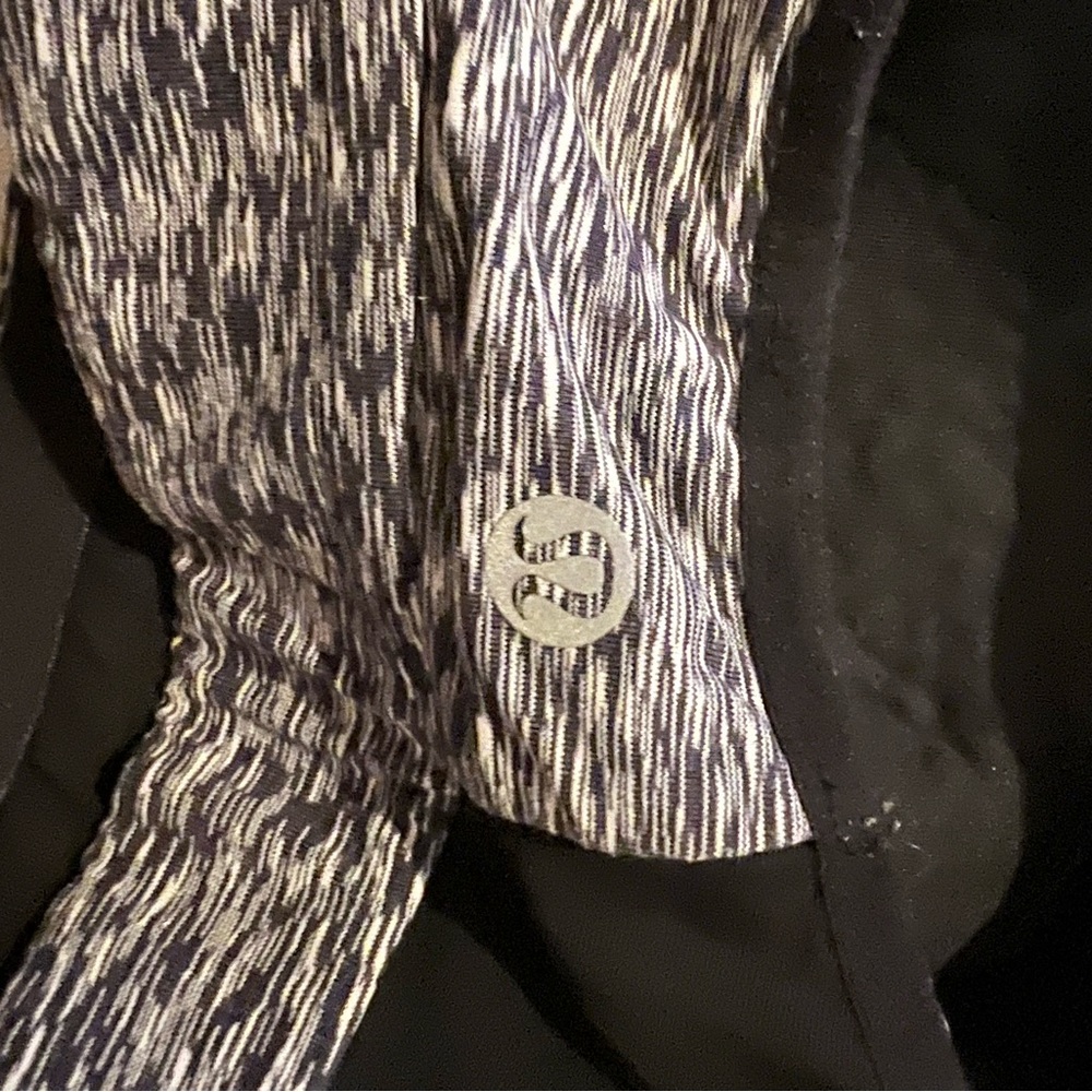 Lululemon - Picture 2 of 3